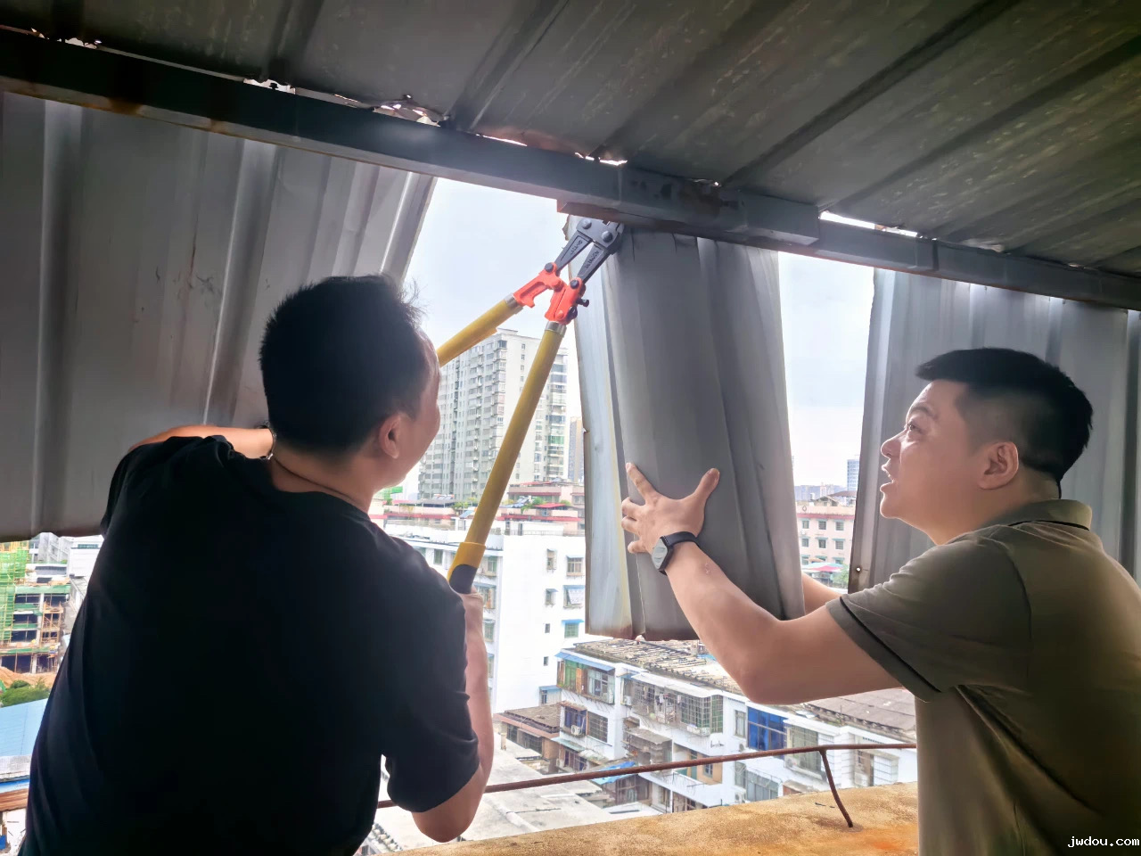 B61E146E316E740BA9CB110F009C7EE3