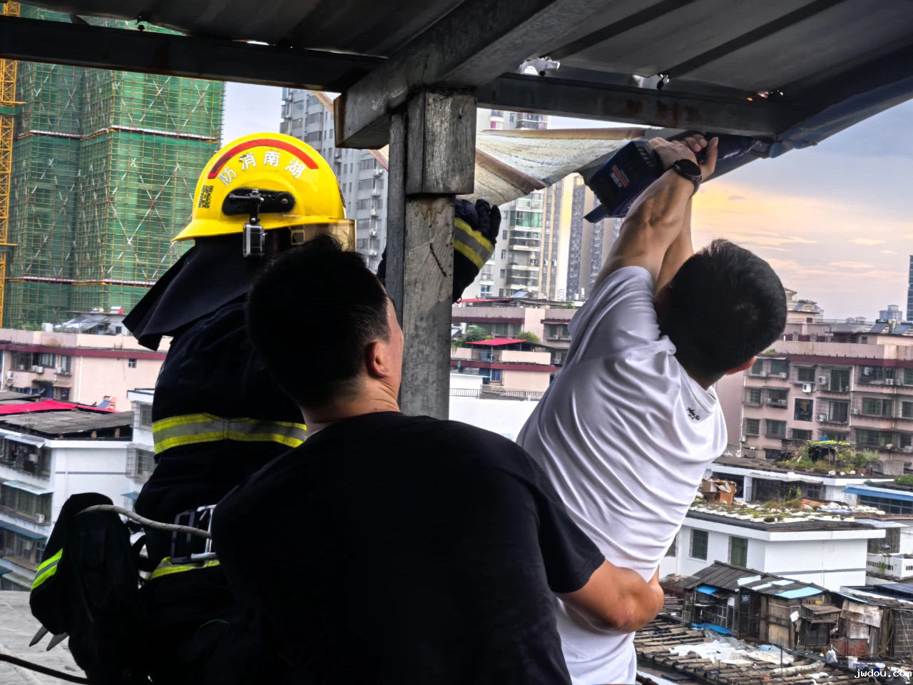 AE193CF4CC696D9253E0B3B24D9301BF