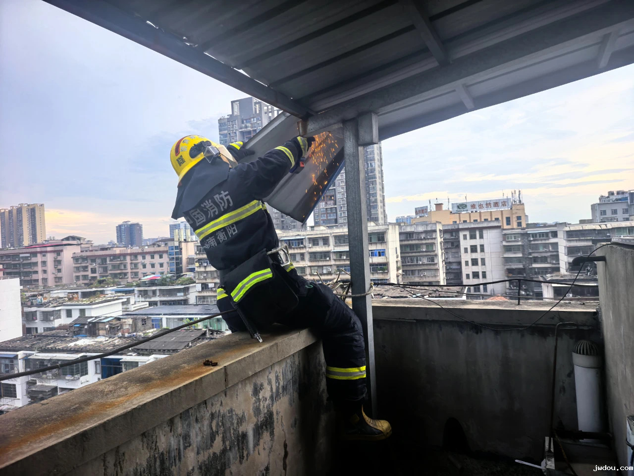 60CD5C80325C28AE02E82685966DE64A